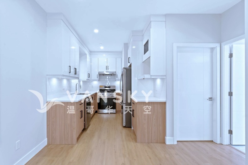 251218004041_6080 VICTORIA DRIVE KICHEN P1_副本.jpg